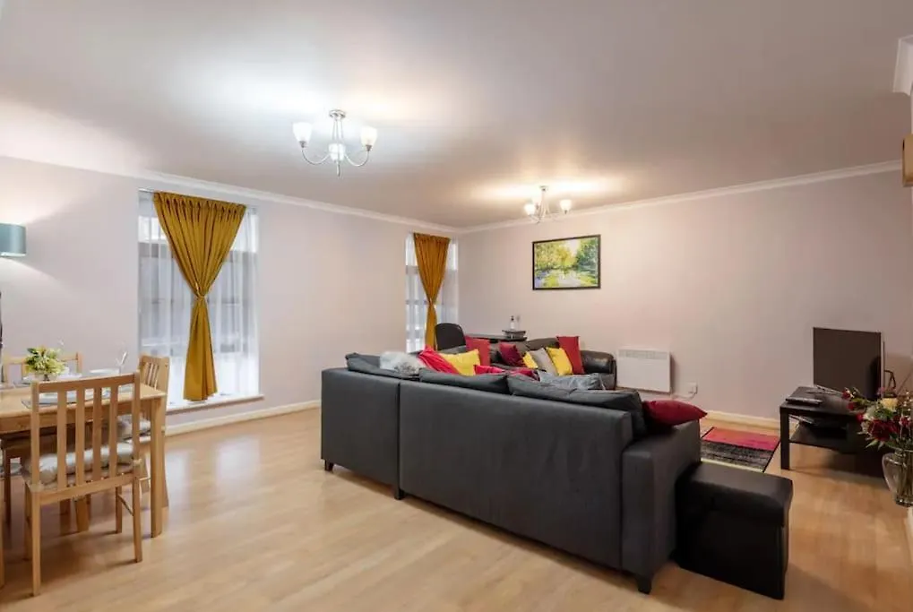 1 Bedroom Flat With Free Parking London