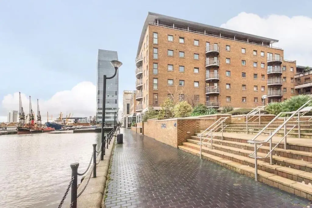 1 Bedroom Flat With Free Parking London