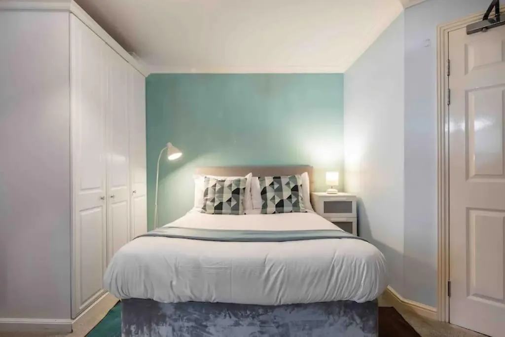 1 Bedroom Flat With Free Parking London 0*,