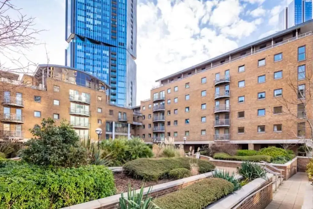 1 Bedroom Flat With Free Parking London