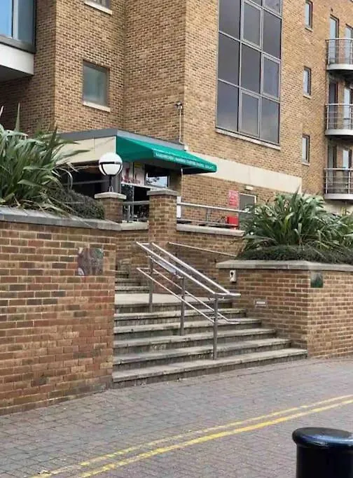 Appartement 1 Bedroom Flat With Free Parking Londen