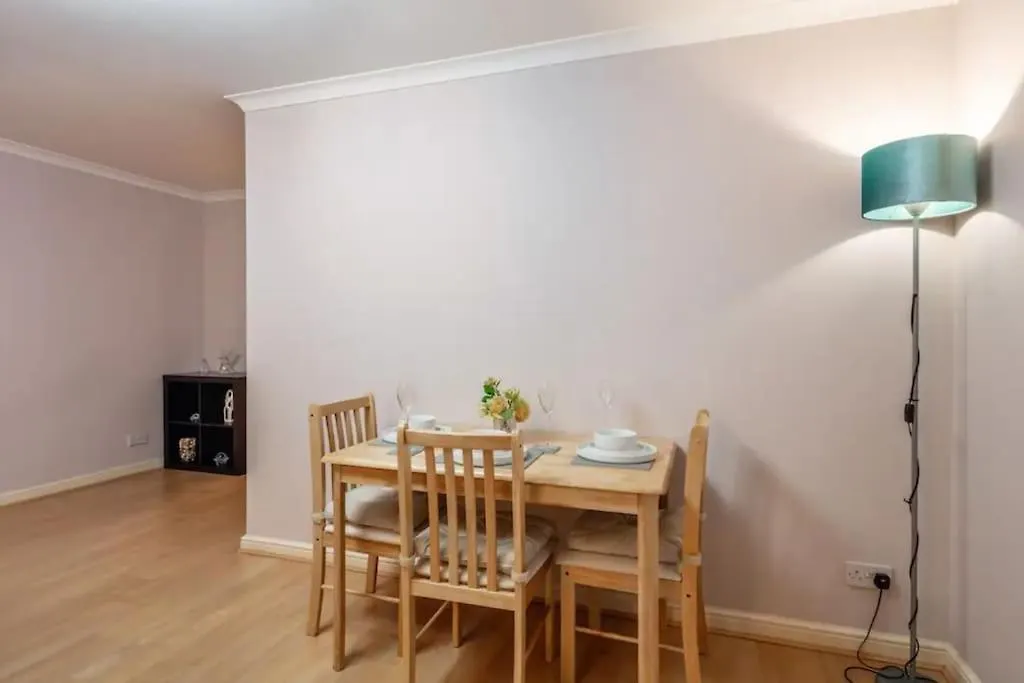 1 Bedroom Flat With Free Parking Londen 0*,