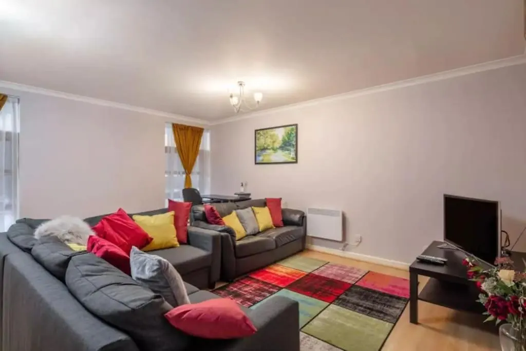 1 Bedroom Flat With Free Parking Londen