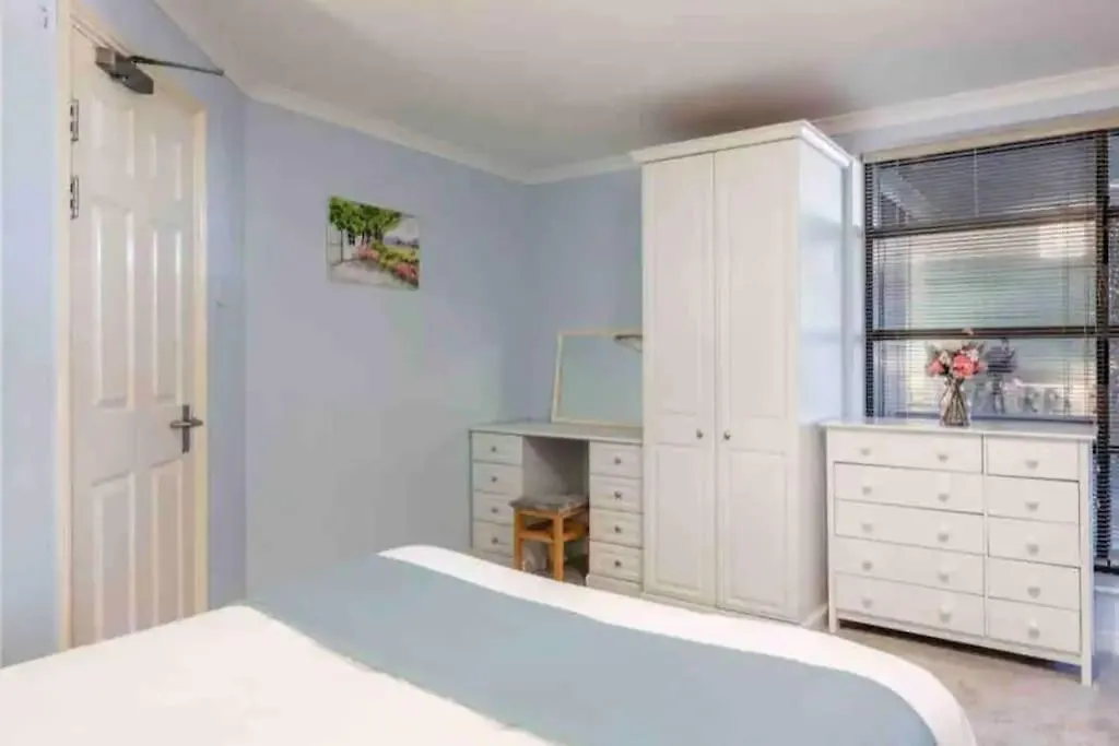 1 Bedroom Flat With Free Parking Londen