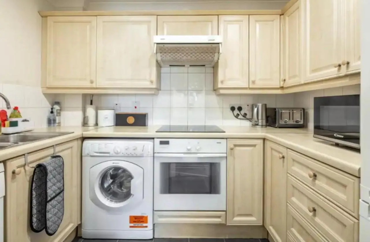 Appartement 1 Bedroom Flat With Free Parking Londen